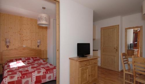 Chalet (6 Adults)