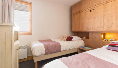 One-Bedroom Apartment with Mountain View (4 People) - South Side