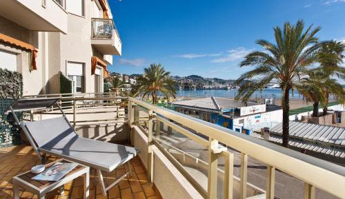 One-Bedroom Apartment with Balcony and Sea View