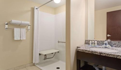 Queen Room - Disability Access - Non-Smoking