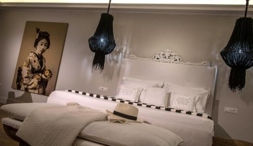 Luxury Suite with Bath
