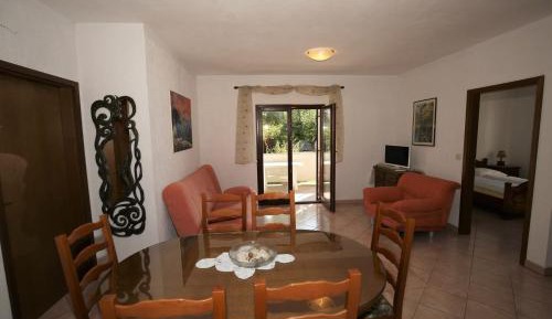 Comfort Apartment with two bedrooms, two bathrooms and Garden View (4 person)