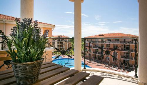 Apartment with Park View