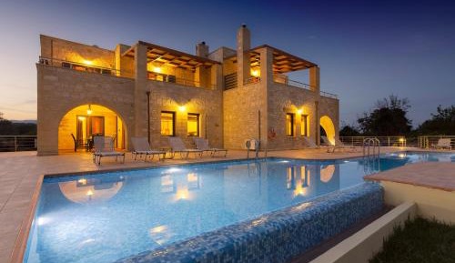 Deluxe 3-Bedroom Villa with Pool
