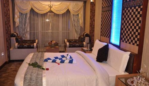Honeymoon Suite