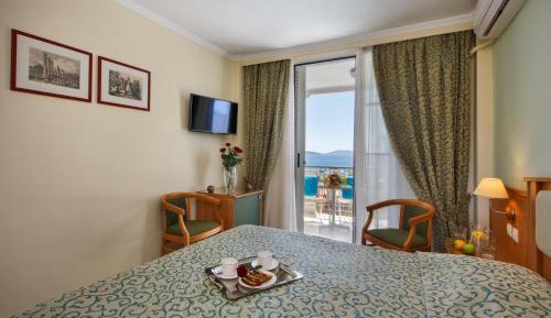 Double or Twin Room with Sea View