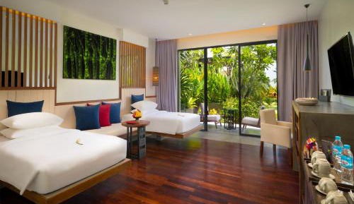 Junior Suite Twin Pool View