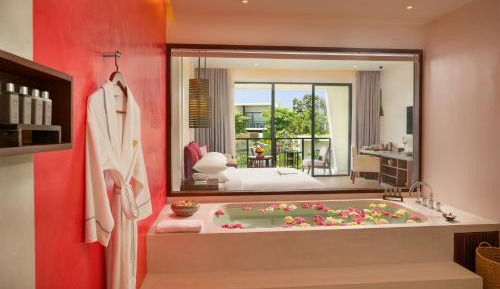 Junior Suite Double Pool View