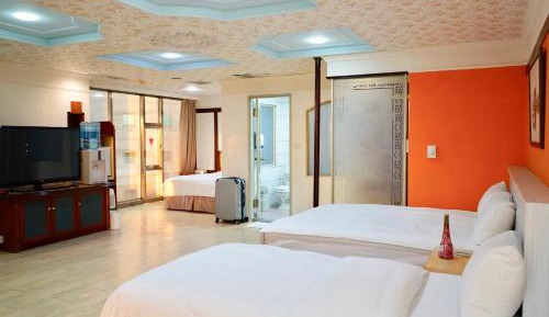Deluxe Family Suite