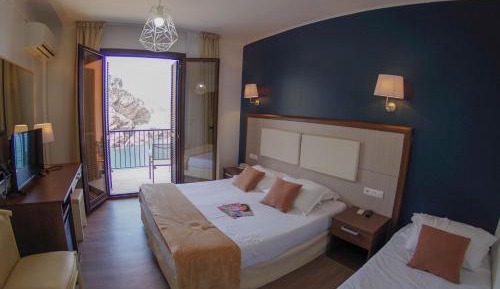 Triple Room with Sea View