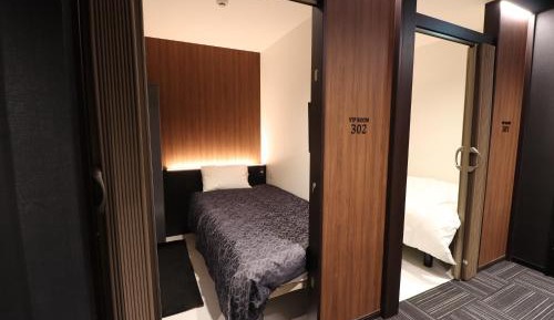 Superior Capsule Room for Male