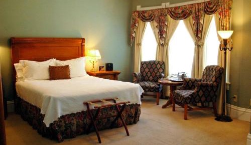 Deluxe King Suite