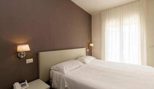 Comfort Double Room with Balcony and Partial Lake View