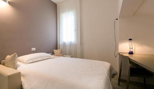 Prestige Room with Balcony and Lake View 