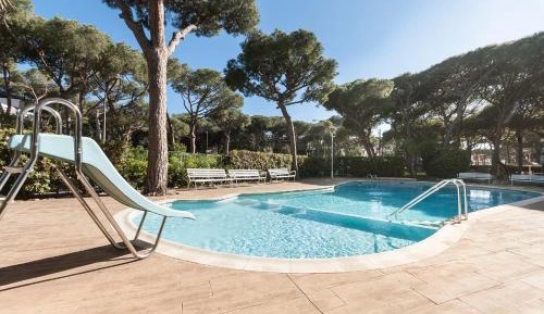 Apartment with Pool View 