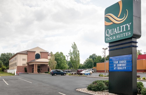 Niles Hotel | Quality Inn & Suites Niles