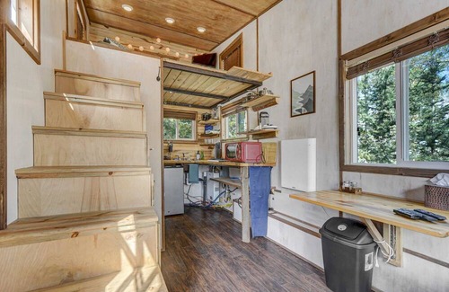 Cripple Creek Cabin | NEW Lovable Mountain Tiny Home near Cripple Creek