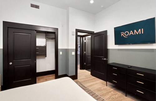 Central Business District House | Roami at The Brandywine | Heated Pool |4 Bed Combo