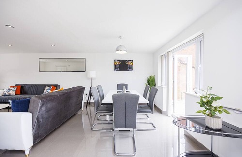 Acresford House | Stunning Coventry House for the Larger Group with Parking and Hot Tub