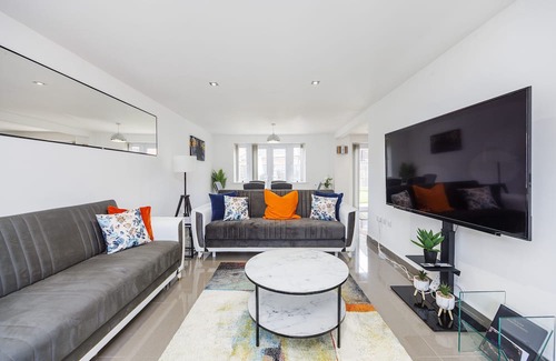 Acresford House | Stunning Coventry House for the Larger Group with Parking and Hot Tub