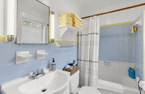 Downtown Apartment | Downtown Flat with Free Parking