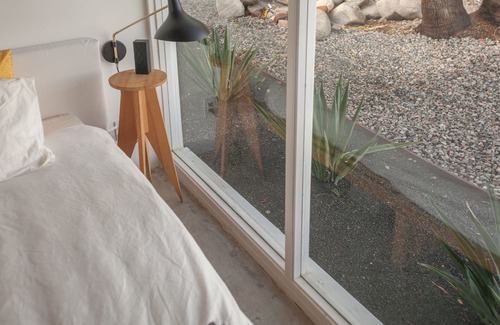 Sunmor House | Krisel's Glass Cabin—an Architecturally Designed Wonder featured at Modernism Wk