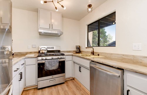 Big Bear Lake Ski Chalet | Ski in Ski out chalet by Bear X