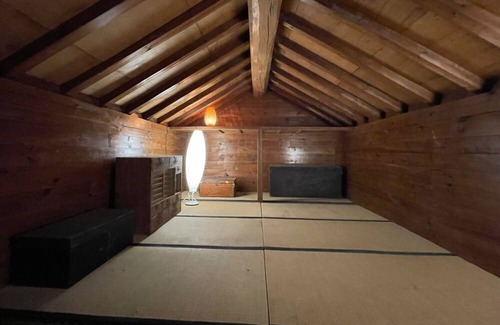 Wakamiko House | A house with a hearth surrounded by Mt Fuji and Y / Hokuto Yamanashi