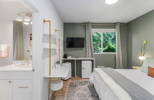 Minor House | Kurt's Sweet Suite - 84 Walkscore!!