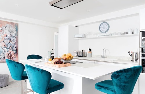 Newquay City Centre Apartment | 28 Cliff Edge - an apartment that sleeps 3 guests in 1 bedroom