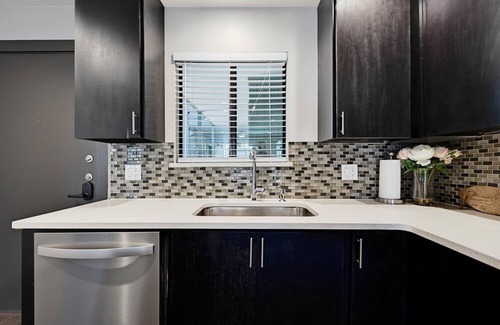 Hancock Apartment | North Campus (UT-Austin) Apt 7 /Red River/Moody Center