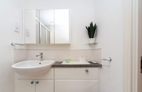 Glyndon Apartment | Pass the Keys | Modern and Scenic 2 Bed 2 Bath Flat With River Views