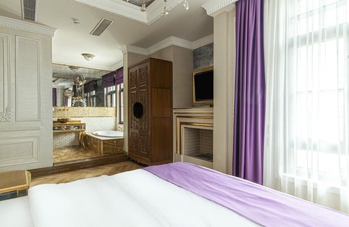 Beylerbeyi Apartment | Studio w Garden in Historic Mansion in Beylerbeyi