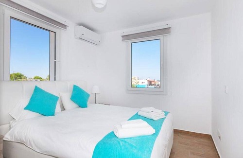 Zeytinlik Apartment | Nature View Flat w Pool 4 min to Beach in Kyrenia