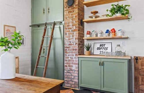 Galveston House | Historic Sheek and Modern Home Blocks from Strand
