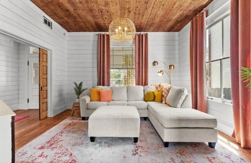 Galveston House | Historic Sheek and Modern Home Blocks from Strand