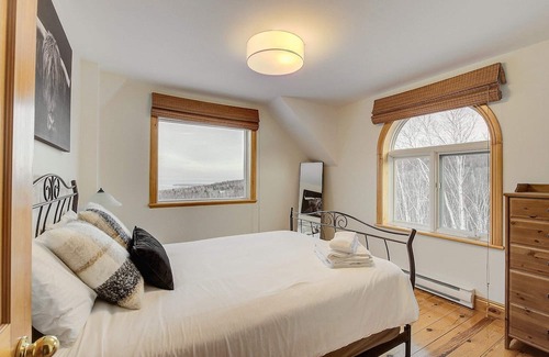 Baie-St-Paul House | Cozy Getaway w Stunning views, Hot Tub, 10min Ski