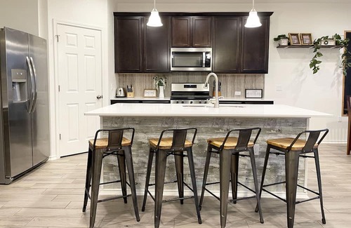 Wells Branch House | Spacious 4B3B Home with 6 Queen Beds, 10-15 mins to Domain or Downtown Austin.