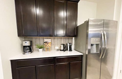 Wells Branch House | Spacious 4B3B Home with 6 Queen Beds, 10-15 mins to Domain or Downtown Austin.