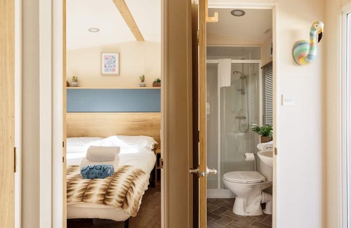 Hamworthy Apartment | Prosecco Palace - a caravan that sleeps 4 guests in 2 bedrooms