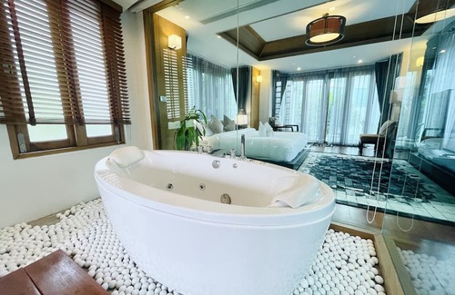 North Pattaya Villa | Yizen Beachfront Seaview Villa Wongamat Beach