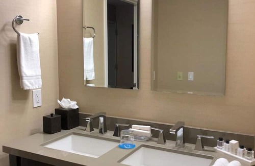 Cupertino House | Authentic California Experience! Onsite Pool, Free Breakfast and Parking