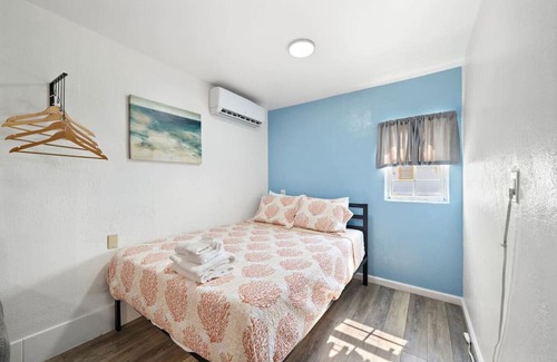 San Jacinto Apartment | Coastal Cottage Unit 7|BeachBox|Walk to Beach!