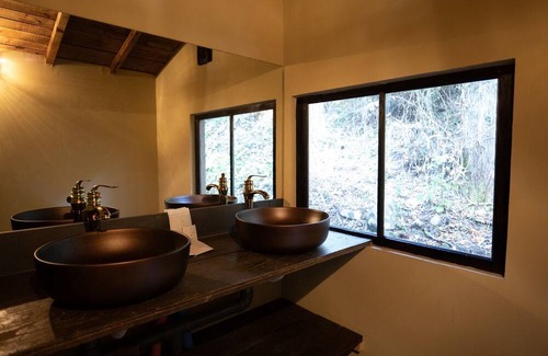 Shiojiri House | White Room A space where you can enjoy the harmo / Shiojiri Nagano