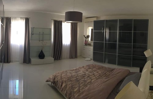Tal-Ghoqod House | This Flat is Very Close to Might Clubs St Julians. Just by Wall 8 min From Home