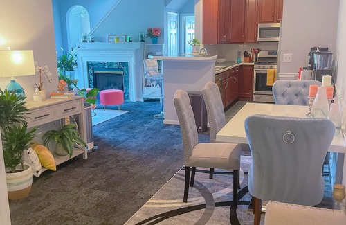 Fairfax Condo | Resort-style suite in Fairfax