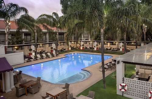 Gaborone House | Stay Close to Mokolodi Nature Reserve! Free Shuttle & Parking, Pool and Spa!