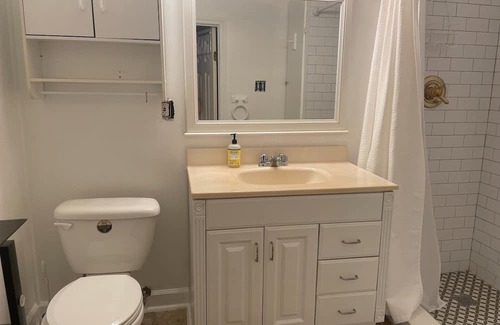 Lake Shore - Lake Vista Apartment | Charming Studio in park-like setting, blocks from Lakefront in New Orleans