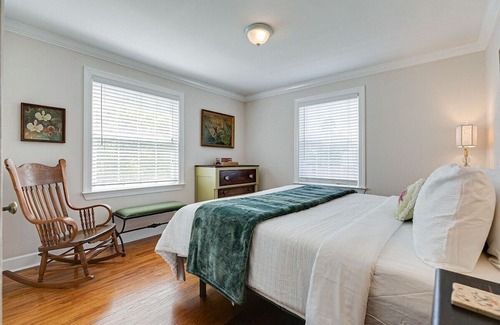 Franklin House | Dwtn Franklin - Walkable with Huge Yard Sleeps 6