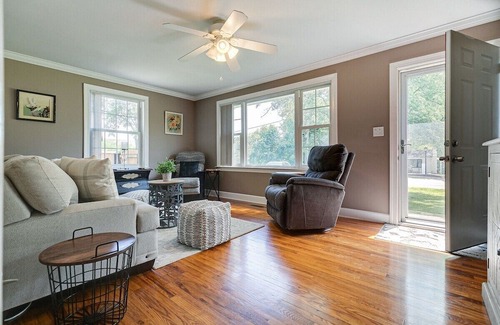 Franklin House | Dwtn Franklin - Walkable with Huge Yard Sleeps 6